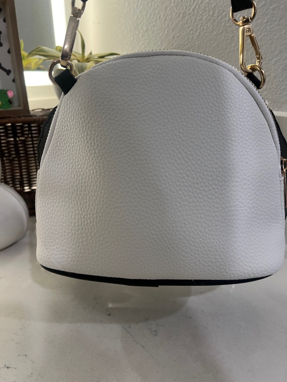 Peanuts White and Black Novelty Snoopy Crossbody Bag - Picture 5 of 13